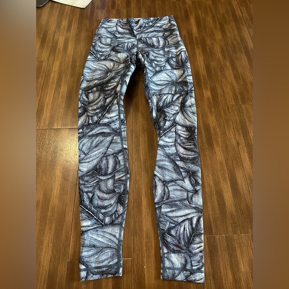 Lululemon Wunder Under Hi-Rise Tight Nulux
Concrete Jungle Alpine White
W5AQ2S
6 - Picture 3 of 7